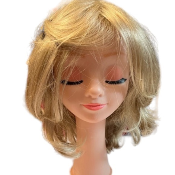 TLC Collection Blonde Wig Synthetic Blend Full Cap - Picture 3 of 8